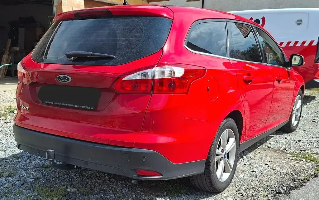 Gebraucht Ford Focus Titanium 125 PS (91 kW) 2012 Rot Limousine