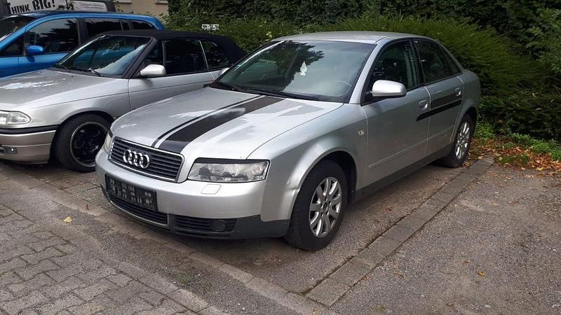 Silber Gebraucht 2001 Audi A4 Limousine | 1.600 € (Guter Preis) - Bild 1/4