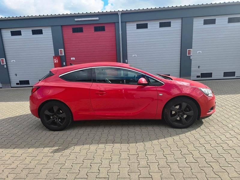 Gebraucht Opel Astra GTC Innovation 179 PS (131 kW) 2011 Rot Coupé