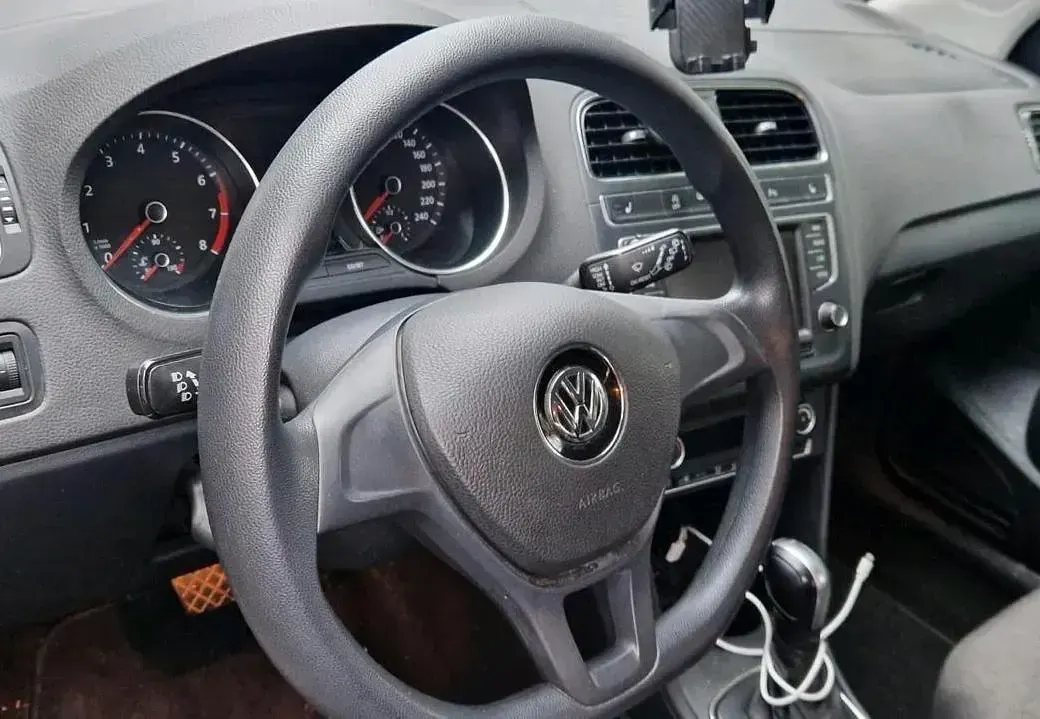 Gebraucht VW Polo 90 PS (66 kW) 2015 Silber Limousine