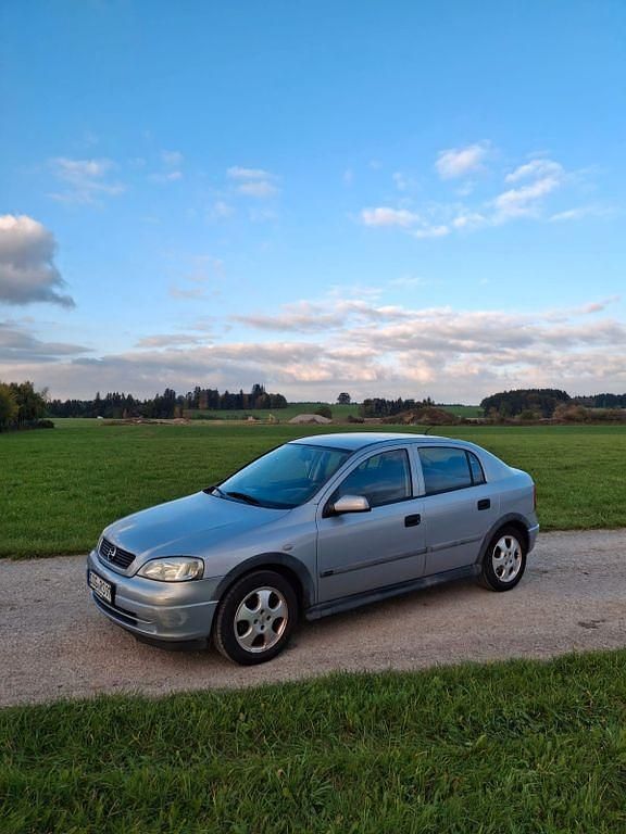 Grau Gebraucht 2000 Opel Astra Limousine | 1.150 € (Guter Preis) - Bild 1/4