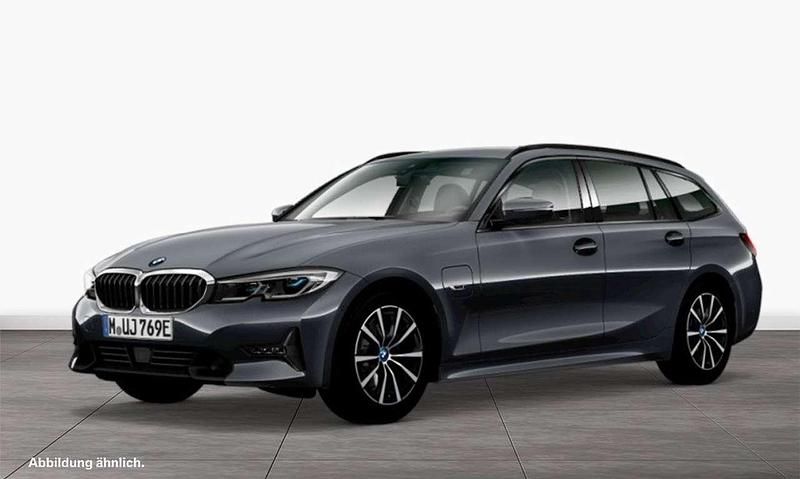 Mineralgrau Gebraucht 2021 BMW 330e Sport Line Kombi | 23.708 € (Guter Preis) - Bild 1/3