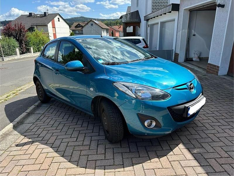 Gebraucht Mazda 2 75 PS (55 kW) 2012 Blau Kleinwagen