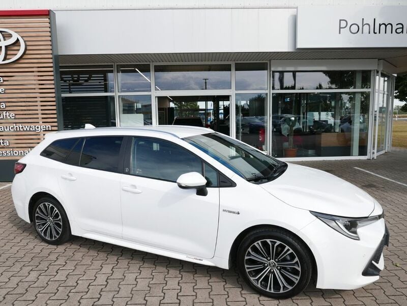 Super white 2 Gebraucht 2021 Toyota Corolla Team Kombi | 17.960 € (Fairer Preis) - Bild 1/4
