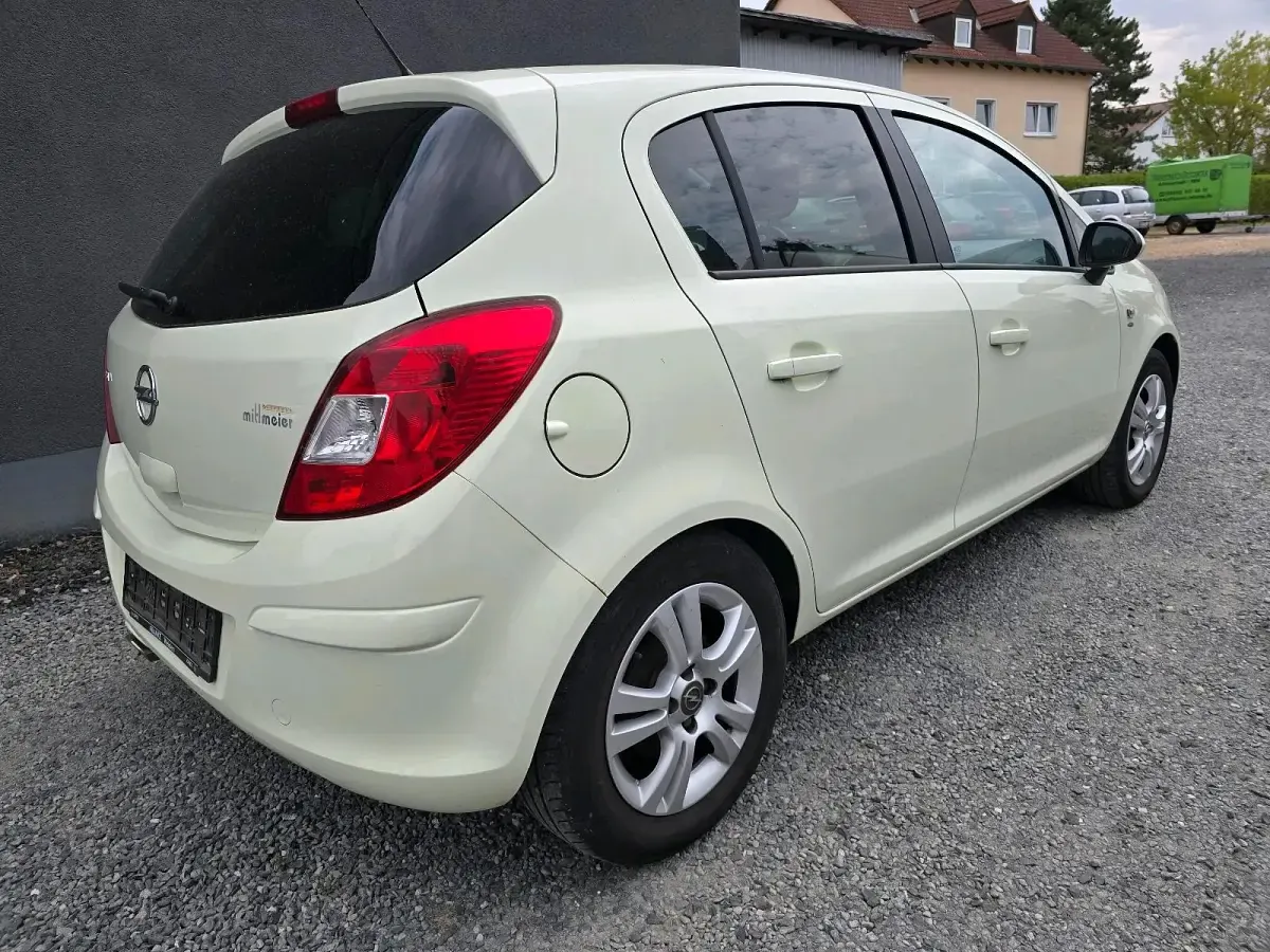 Gebraucht Opel Corsa Satellite 87 PS (63 kW) 2011 Andere farben Kleinwagen