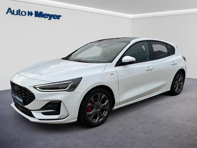 Weiß Gebraucht 2024 Ford Focus ST-Line X Limousine | 27.990 € (Fairer Preis) - Bild 1/4