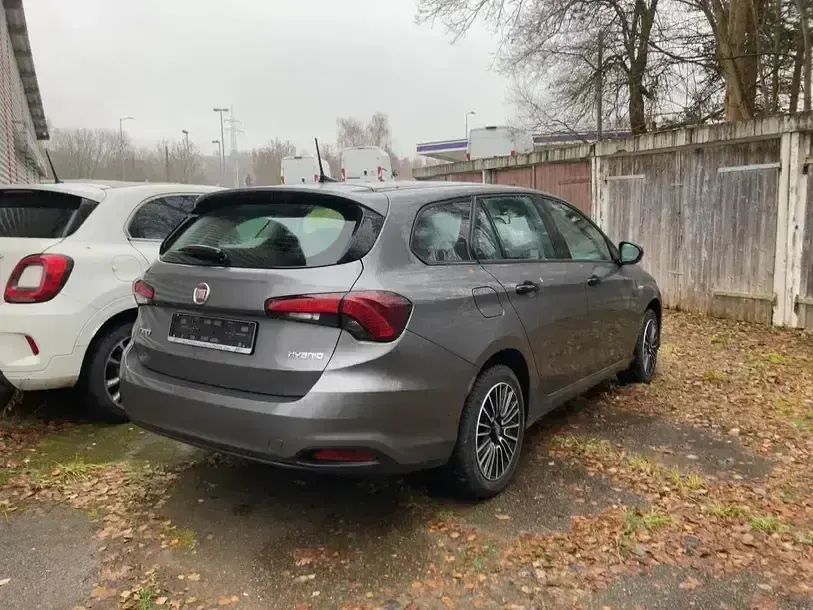 Gebraucht Fiat Tipo Cross 131 PS (96 kW) 2023 Andere Limousine