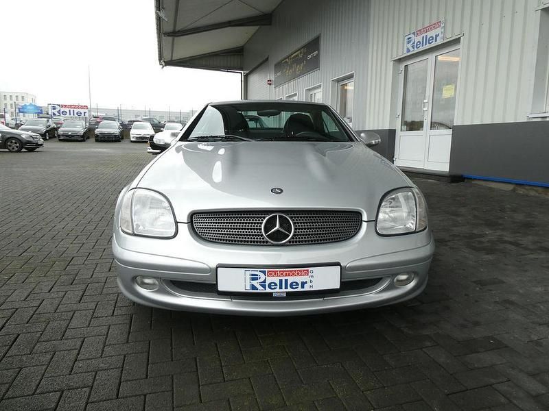 Gebraucht Mercedes SLK230 197 PS (144 kW) 2003 Silber Cabrio
