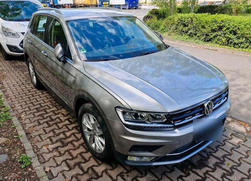 Grau Gebraucht 2016 VW Tiguan Highline SUV | 24.750 € (Superpreis) - Bild 1/4