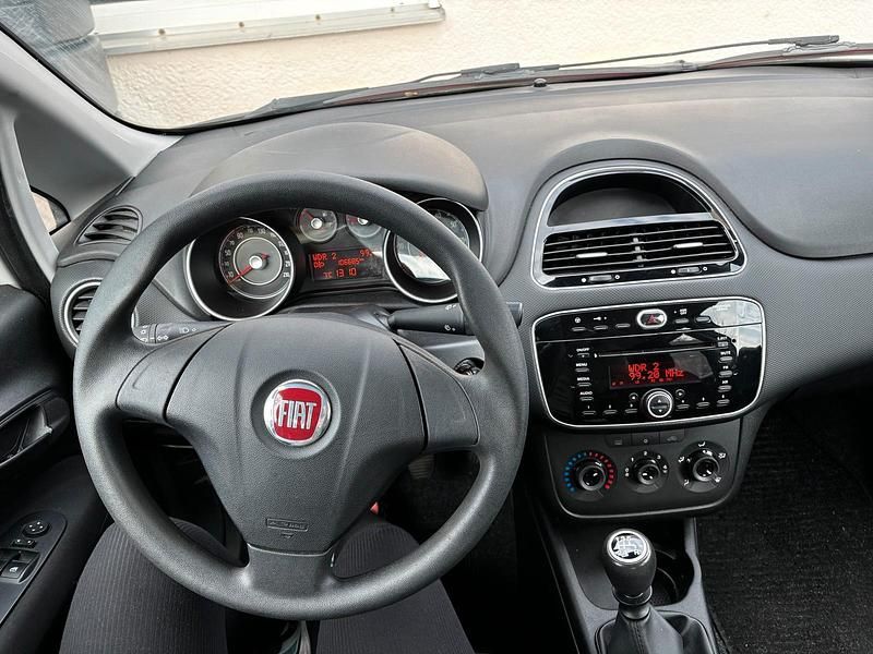 Gebraucht Fiat Punto 69 PS (50 kW) 2015 Weiß Kleinwagen