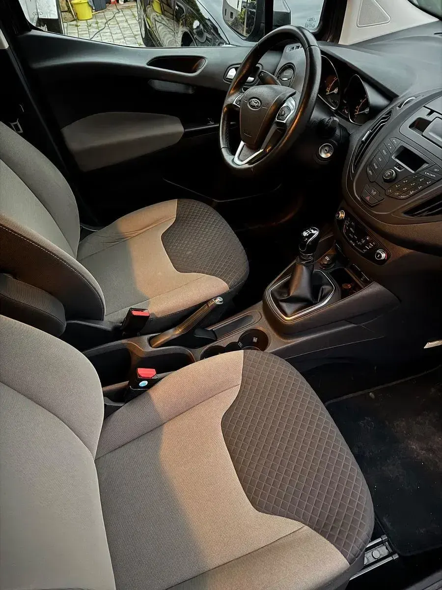 Gebraucht Ford Tourneo Courier Trend 101 PS (74 kW) 2018 Grau Van / Kleinbus