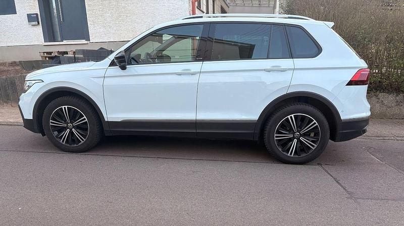 Gebraucht VW Tiguan Active 150 PS (110 kW) 2022 Weiß SUV