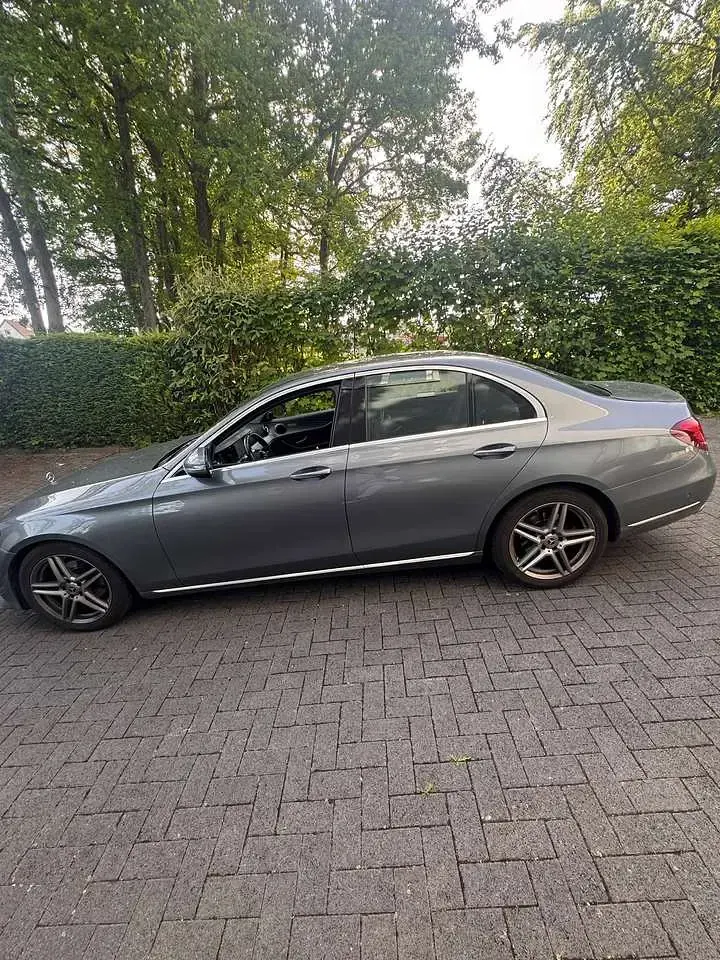 Gebraucht Mercedes E220 194 PS (142 kW) 2019 Grau Limousine