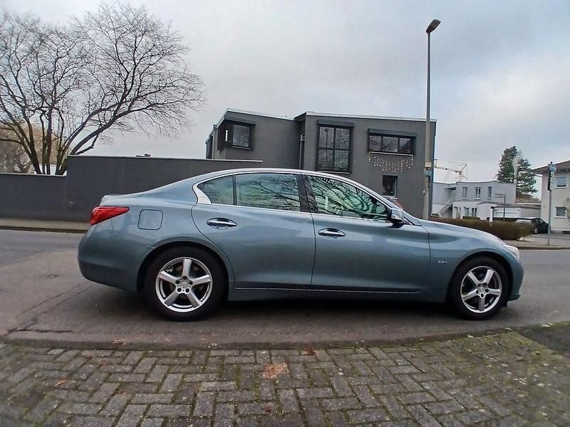 Gebraucht Infiniti Q50 Sport Tech 170 PS (125 kW) 2015 Grau Limousine