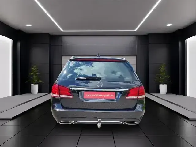 Gebraucht Mercedes E300 231 PS (169 kW) 2015 Schwarz Kombi