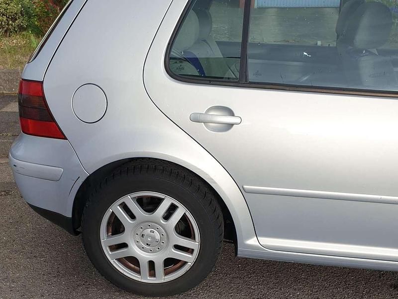 Gebraucht VW Golf IV Edition 116 PS (85 kW) 2000 Silber Limousine