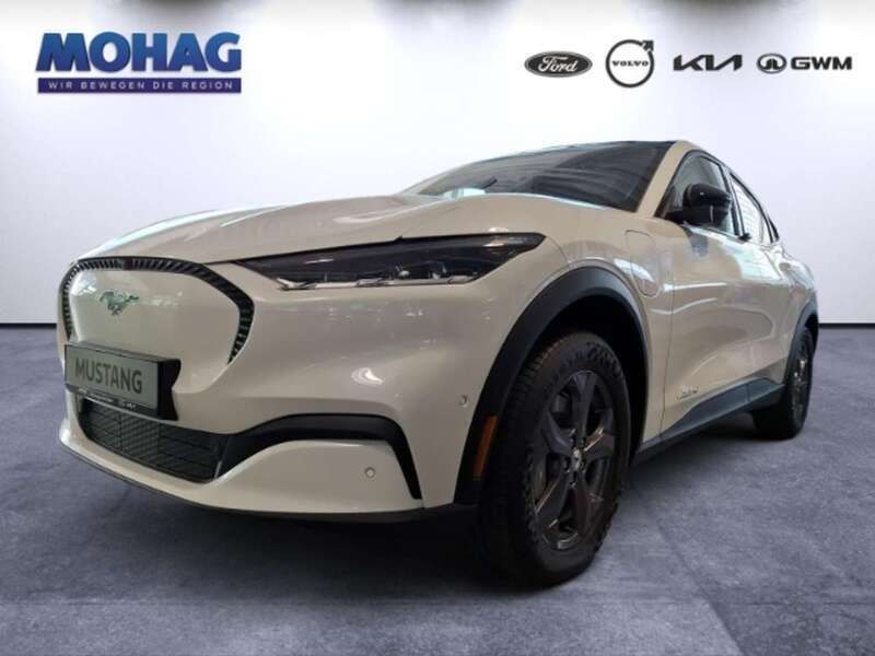 Starweiß metallic Neu 2025 Ford Mustang Mach-E SUV | 45.990 € (Superpreis) - Bild 1/4