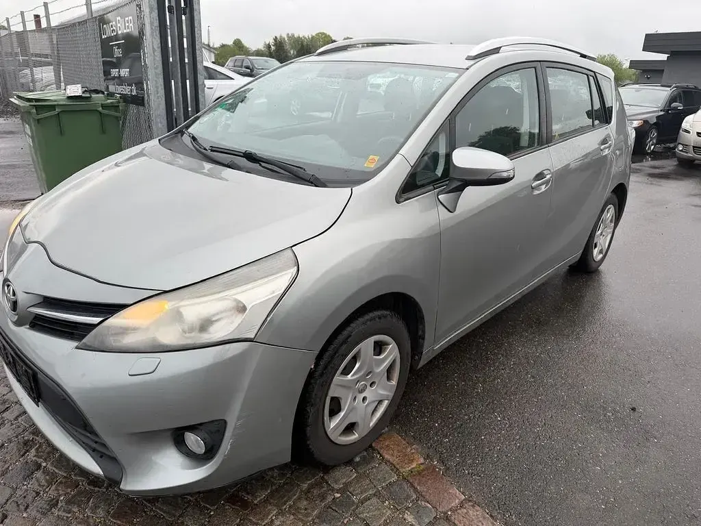 Gebraucht Toyota Verso 132 PS (97 kW) 2013 Grau Van / Kleinbus