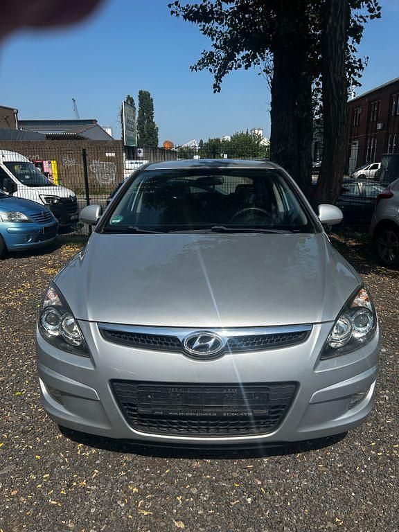 Silber Gebraucht 2009 Hyundai i30 Edition+ Limousine | 3.999 € (Guter Preis) - Bild 1/4