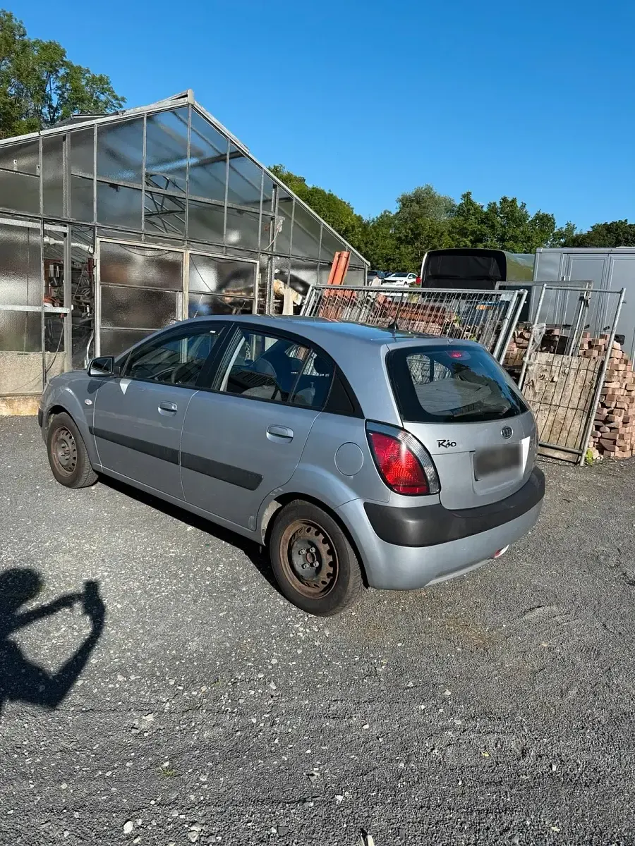 Gebraucht Kia Rio 96 PS (70 kW) 2007 Silber Kleinwagen