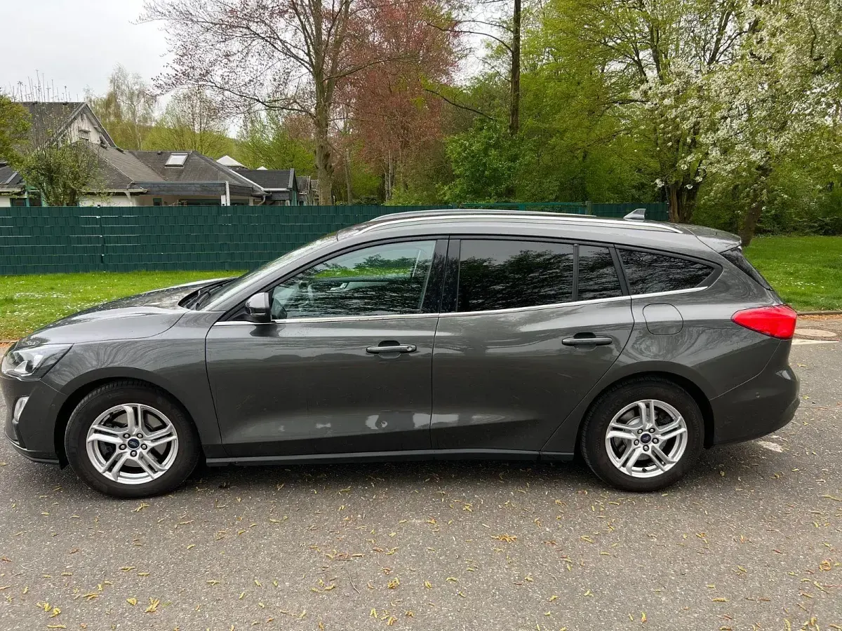 Używany Ford Focus Titanium 101 KM (74 kW) 2019 Szary Kombi