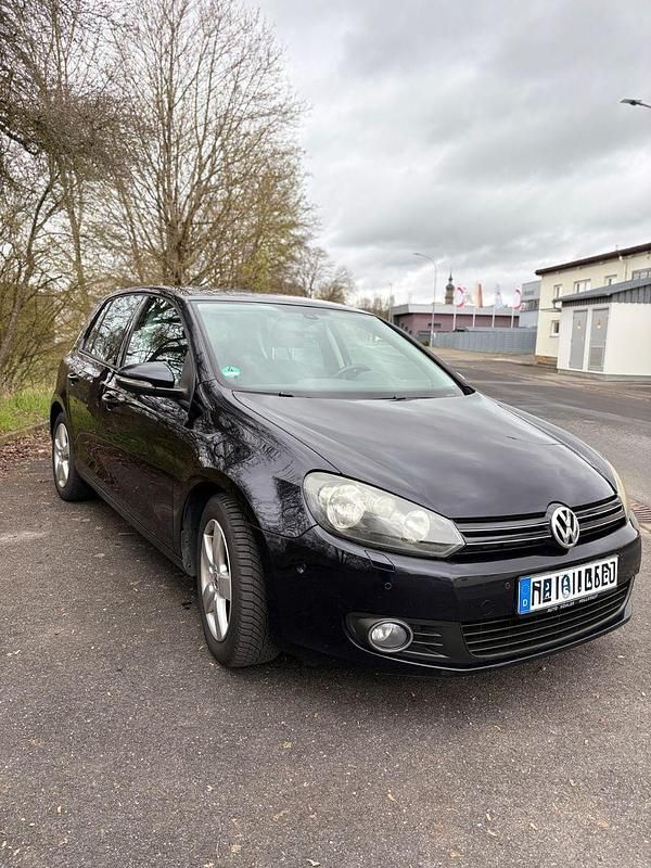 Gebraucht VW Golf VI Team 105 PS (77 kW) 2011 Schwarz Kleinwagen