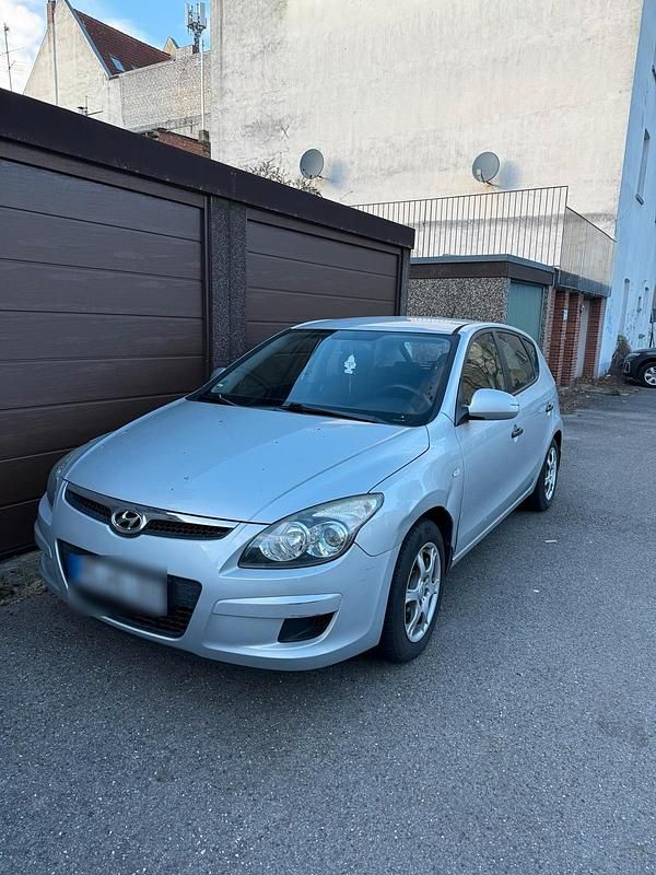Gebraucht Hyundai i30 109 PS (80 kW) 2012 Silber Limousine