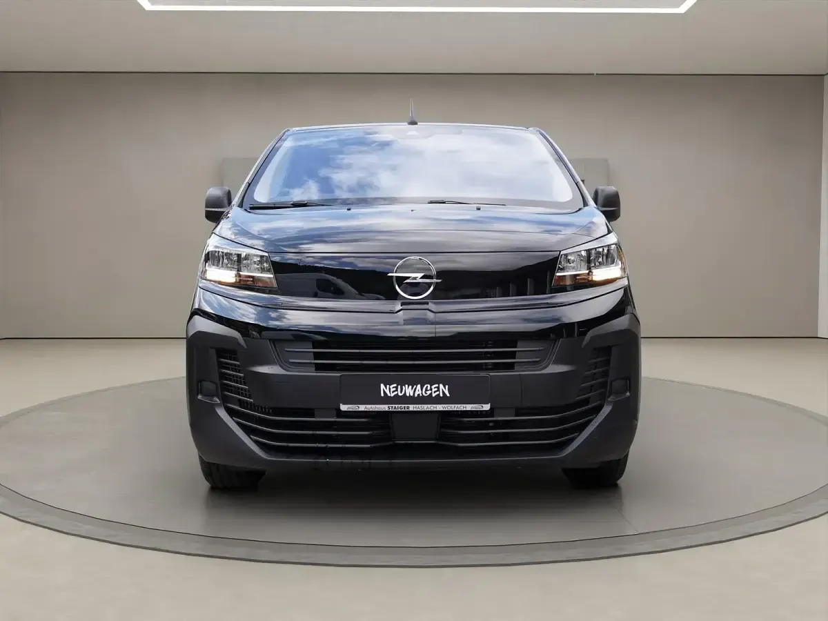 Neu Opel Vivaro-e Combi Basis 179 PS (131 kW) 2025 Schwarz Van / Kleinbus