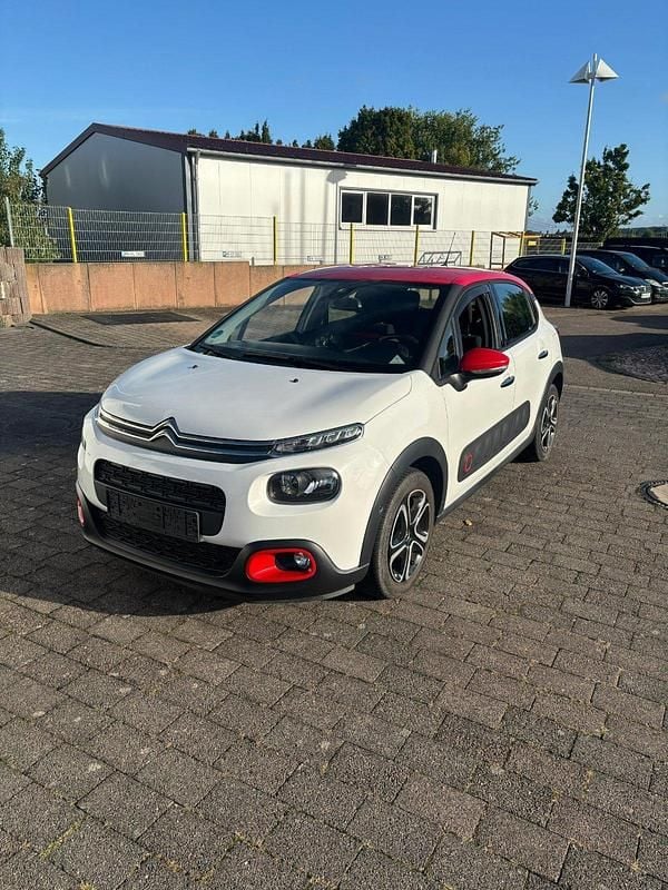Weiß Gebraucht 2017 Citroën C3 PureTech Kleinwagen | 8.299 € (Guter Preis) - Bild 1/4
