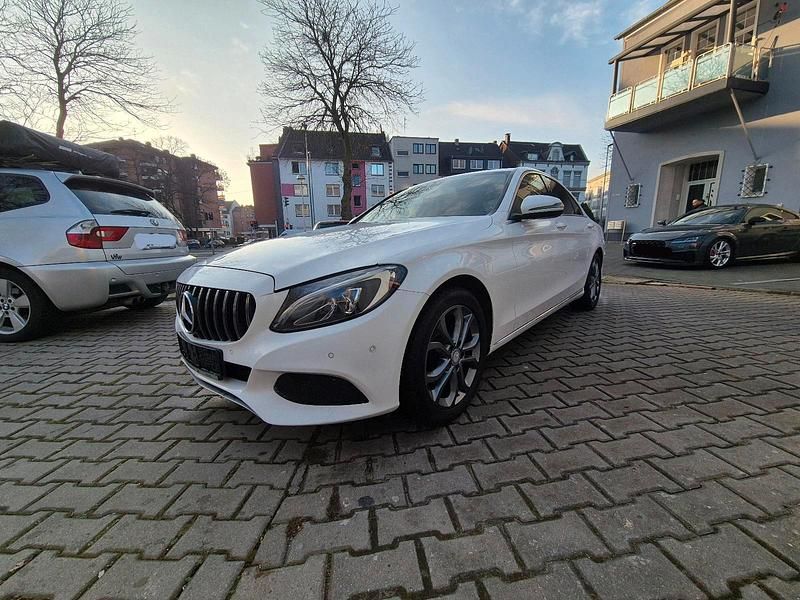 Weiß Gebraucht 2016 Mercedes C180 Limousine | 8.950 € (Guter Preis) - Bild 1/4