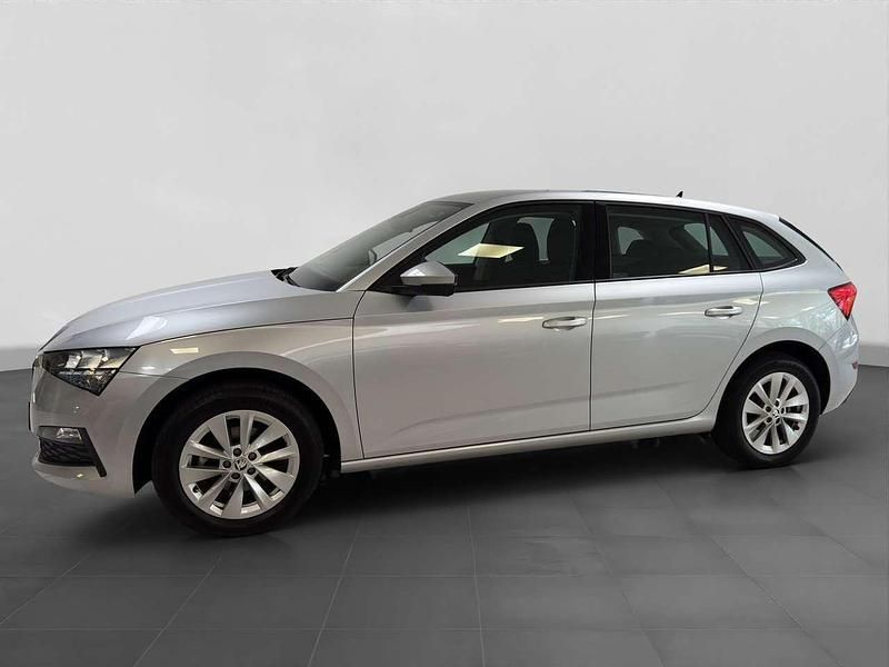 Brilliantsilber metallic Gebraucht 2024 Skoda Scala Tour Kleinwagen | 20.490 € (Fairer Preis) - Bild 1/4