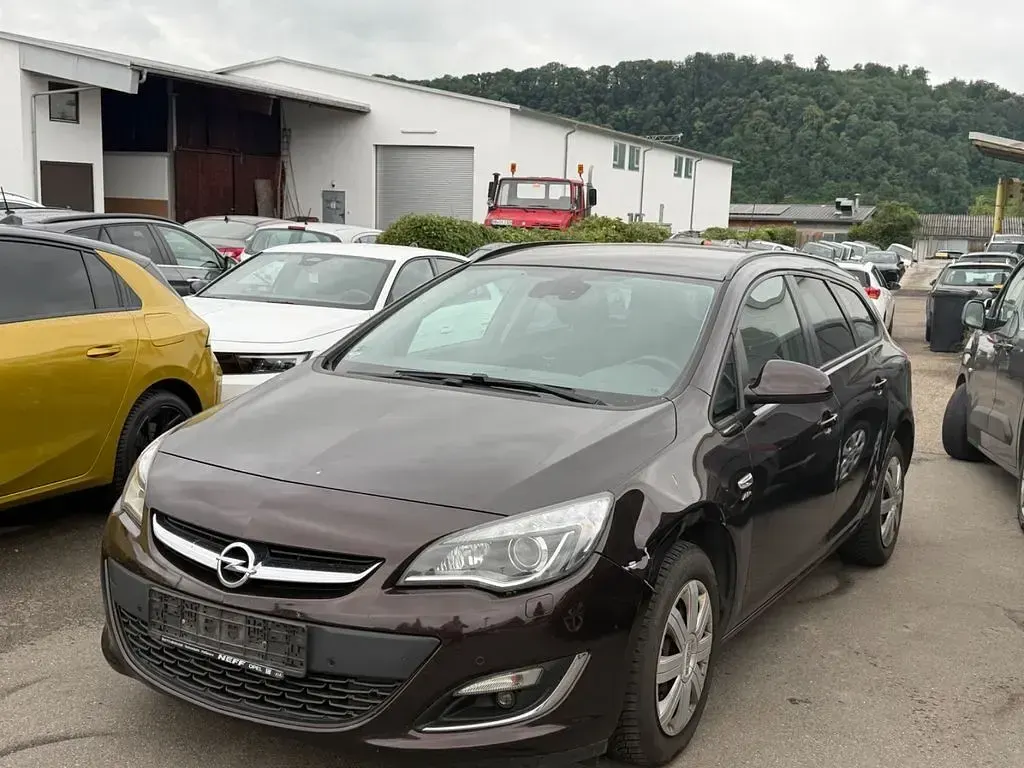 Gebraucht Opel Astra Active 110 PS (80 kW) 2013 Braun Kombi