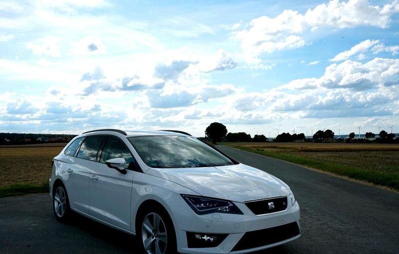 Weiß Gebraucht 2015 Seat Leon ST FR Kombi | 12.300 € (Guter Preis) - Bild 1/4