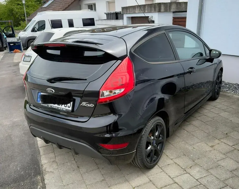 Gebraucht Ford Fiesta Titanium 95 PS (69 kW) 2012 Schwarz Kleinwagen