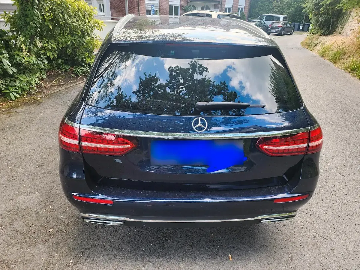 Gebraucht Mercedes E220 194 PS (142 kW) 2021 Blau Kombi