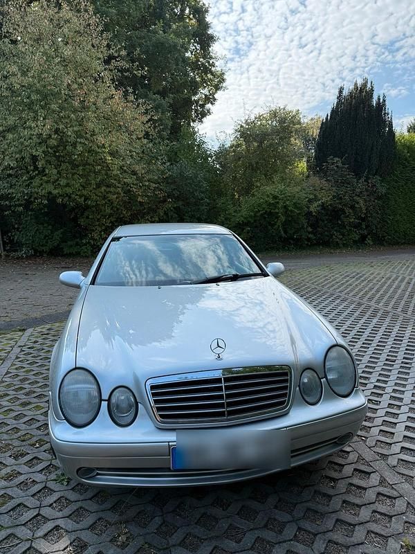 Silber Gebraucht 1999 Mercedes CLK320 Coupé | 4.500 € (Fairer Preis) - Bild 1/4