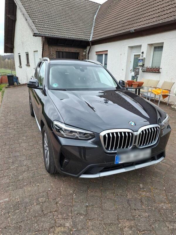 Grau Gebraucht 2023 BMW X3 Efficient Dynamics SUV | 45.250 € (Fairer Preis) - Bild 1/4