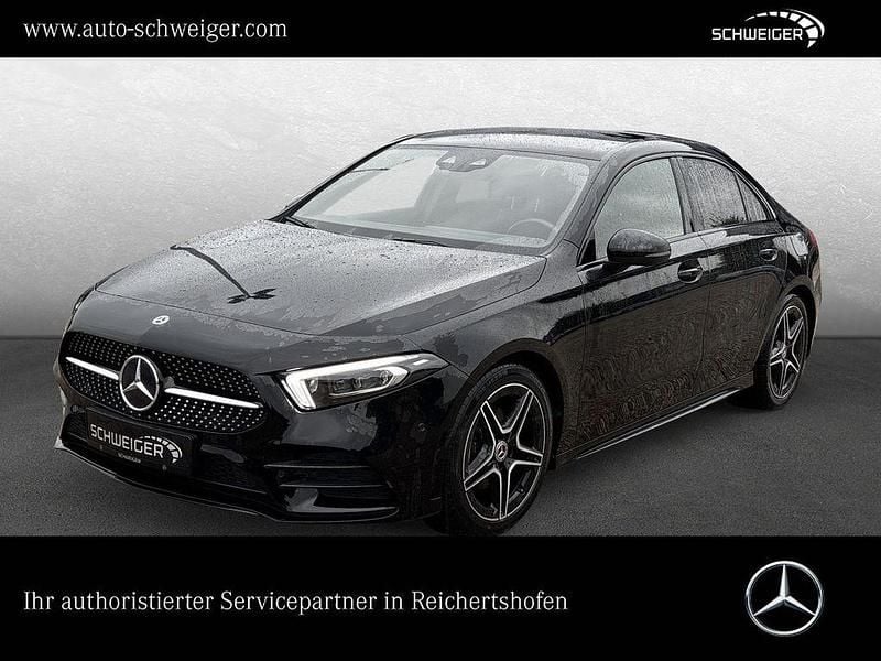 Schwarz Gebraucht 2019 Mercedes A200 AMG line Limousine | 23.400 € (Fairer Preis) - Bild 1/4