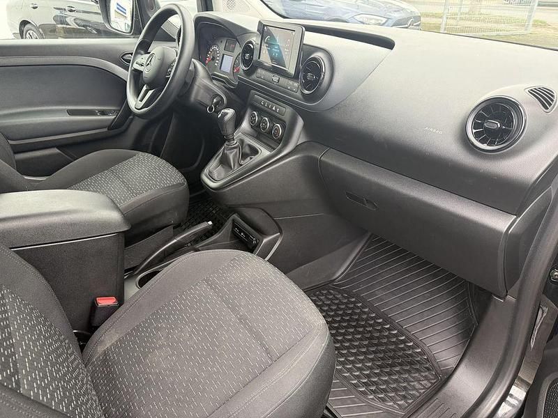 Gebraucht Mercedes Citan 110 95 PS (69 kW) 2024 Loparitschwarz metallic mb 97 Van / Kleinbus