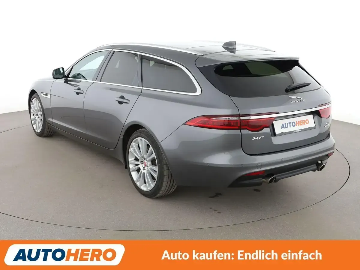 Gebraucht Jaguar XF Portfolio 241 PS (177 kW) 2018 Gray Kombi