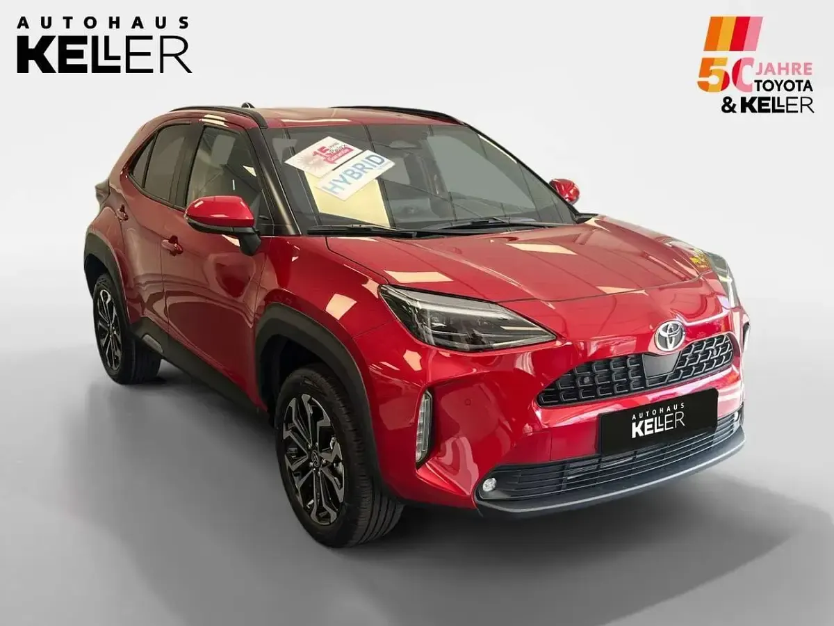 Neu Toyota Yaris Cross 131 PS (96 kW) 2026 Karminarot SUV