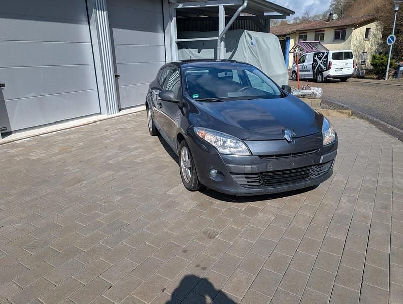 Gebraucht Renault Mégane 101 PS (74 kW) 2011 Grau Limousine