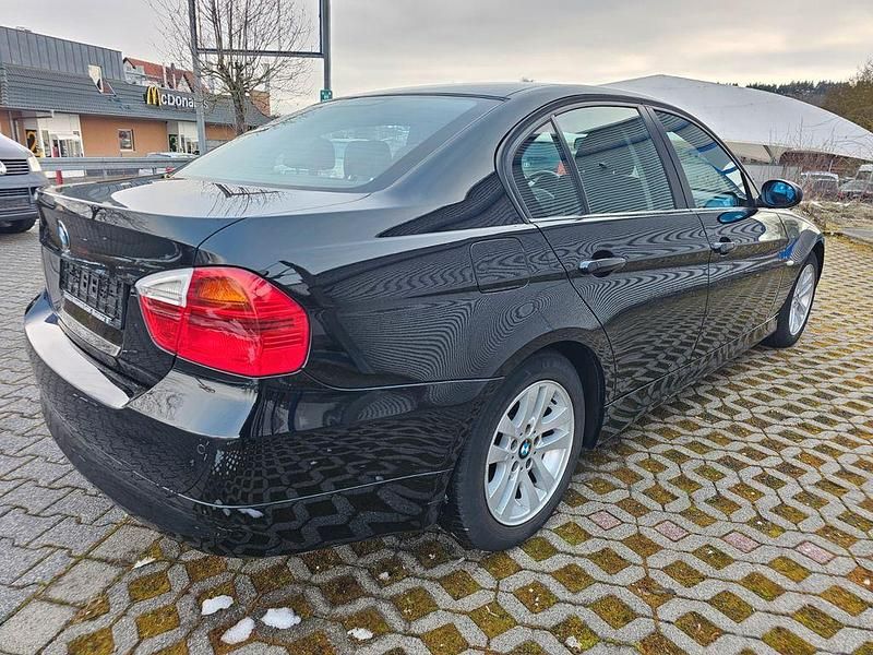 Gebraucht BMW 320 170 PS (125 kW) 2008 Schwarz Limousine