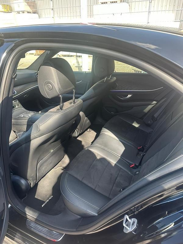 Gebraucht Mercedes E220 AMG line 197 PS (144 kW) 2022 Schwarz Limousine