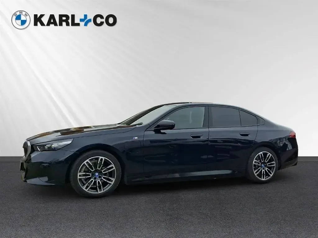 Gebraucht BMW 530e M Sport 299 PS (219 kW) 2024 Schwarz Limousine
