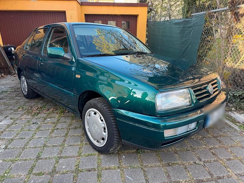 Second-hand VW Jetta 90 CP (66 kW) 1995 Verde Berlinǎ