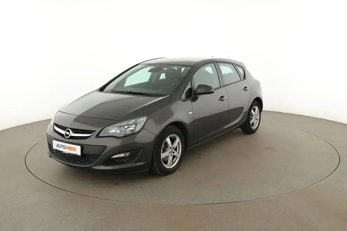 Używany Opel Astra Selection 116 KM (85 kW) 2015 Sedan/Limuzyna