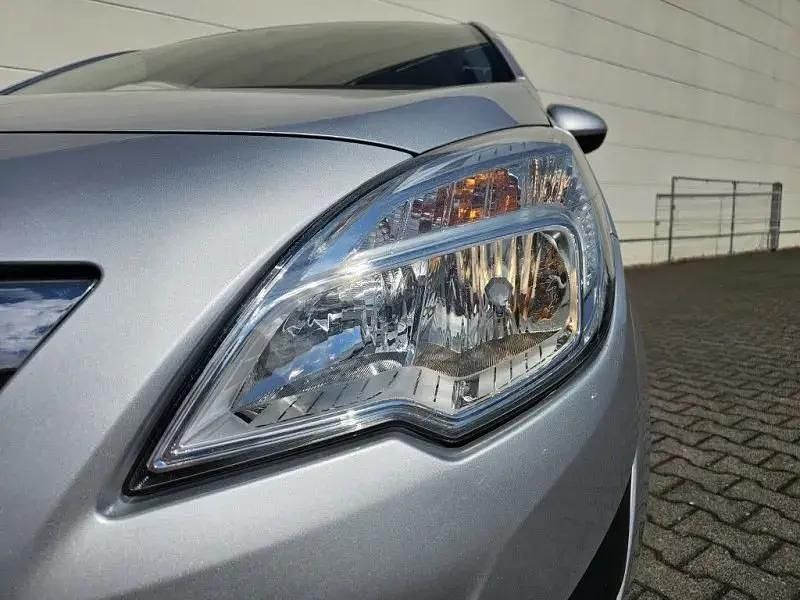 Gebraucht Opel Meriva Active 120 PS (88 kW) 2013 Argonsilber metallic Van / Kleinbus