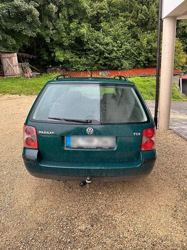 Grün Gebraucht 2000 VW Passat Kombi | 1.000 € (Fairer Preis) - Bild 1/4
