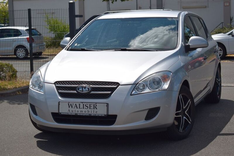 Silber Gebraucht 2010 Kia Ceed LX Limousine | 2.999 € (Fairer Preis) - Bild 1/4